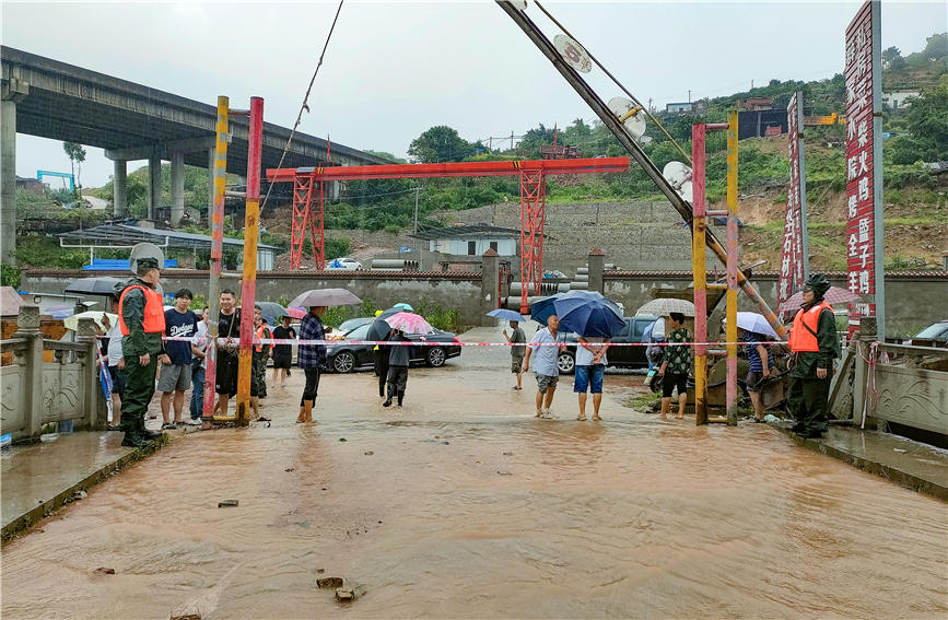 侯ٱڬF𾯽侀܎z