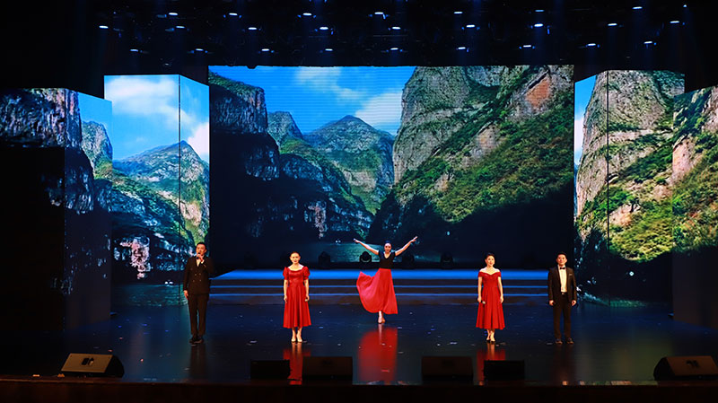 重慶交通大學《百年滄桑路，交通強國夢》。重慶理工大學供圖