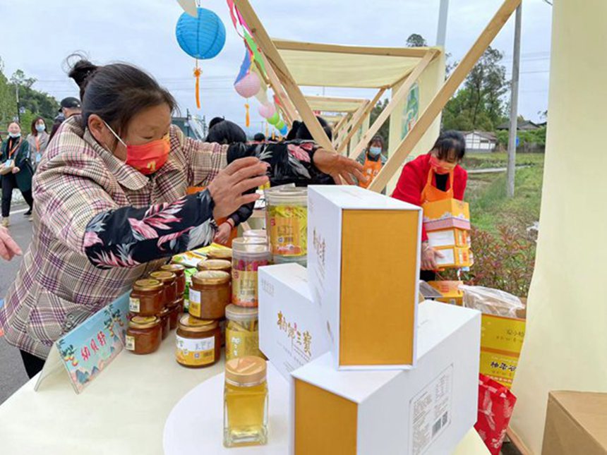 特色農產品展銷。黃亞輝攝