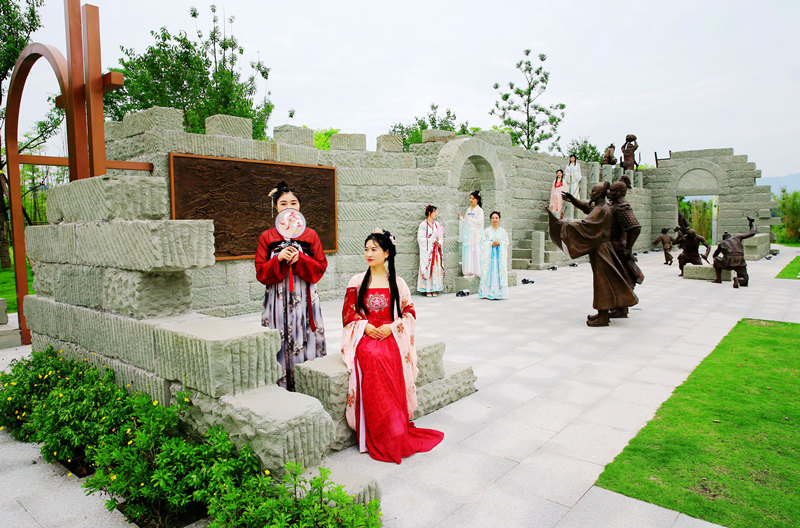 三合湖濕地公園古寨卡景點。黃亞輝攝