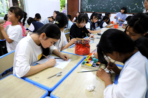 龍西中學“鵝卵石畫工作坊”。大足區委宣傳部供圖