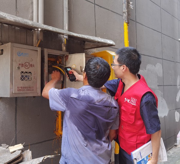 燃氣設備巡檢。重慶燃氣集團供圖
