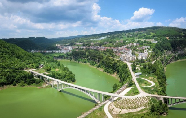 橋頭鎮風景美如畫。顧慶慶攝