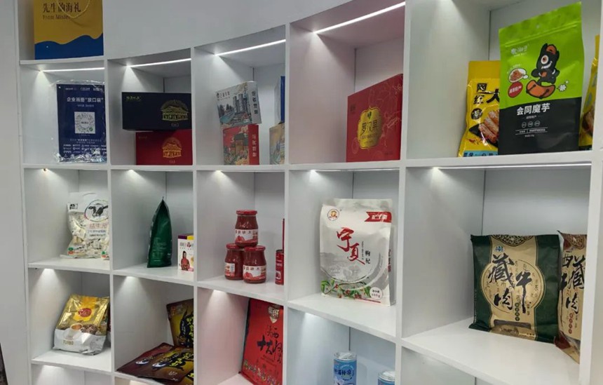 陸海新通道沿線各地的特色美食。許琳珮攝