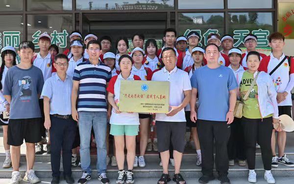 “行走的思政課”實踐育人基地掛牌。重慶工程職業技術學院供圖