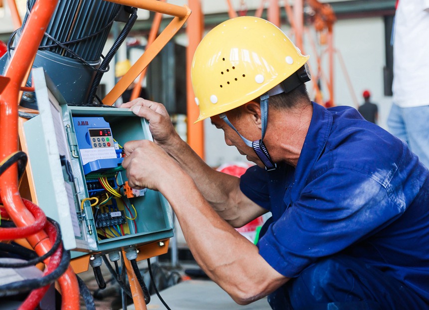 “川渝住建杯”裝配式建筑技能競賽現場。重慶市住房和城鄉建設委員會供圖