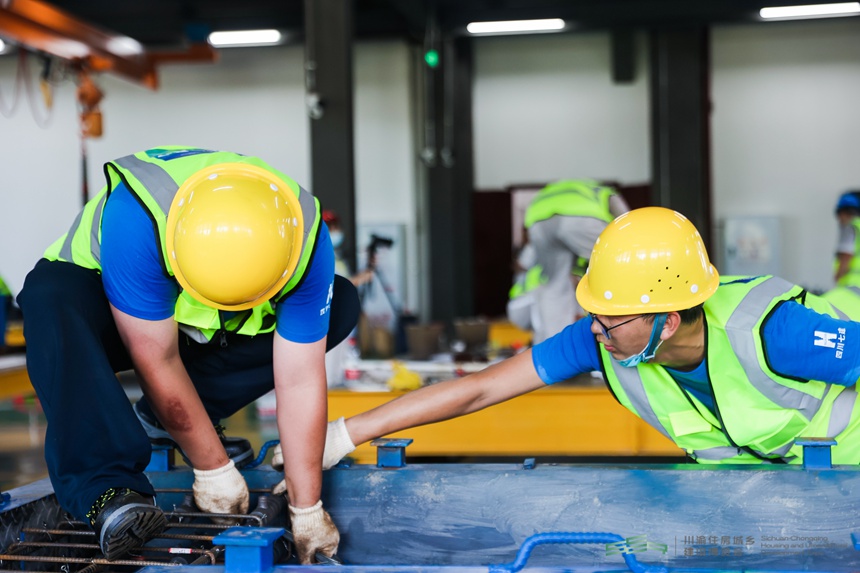 “川渝住建杯”裝配式建筑技能競賽現場。重慶市住房和城鄉建設委員會供圖