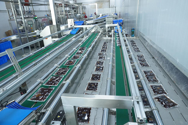 重慶秦媽實業基地生產車間。譚念攝