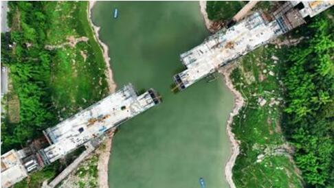 東溪河大橋施工現場。中建路橋集團供圖