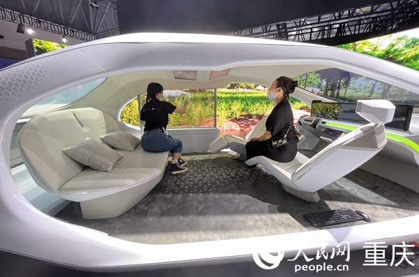 媒體現場體驗“SDA智能場景數字空間”。人民網 胡虹攝