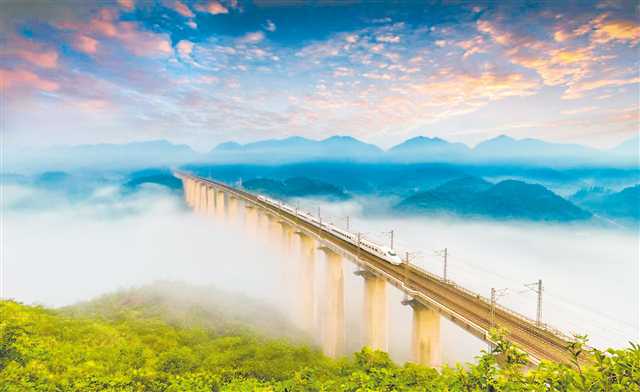 鄭渝高鐵的開通，使萬開云同城化發展進程提速。（萬開云同城辦供圖）