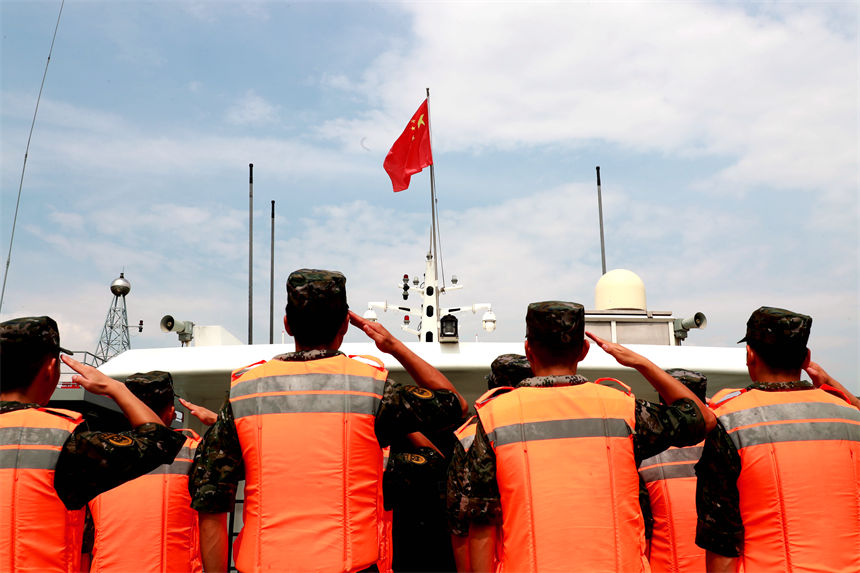 向船艇告別儀式。錢云星攝