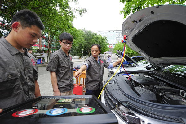 重慶工貿職業技術學院根據涪陵產業發展新開辦與汽車有關專業。何乾健攝