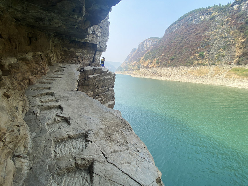 陡峭的烏江棧道。黃河攝