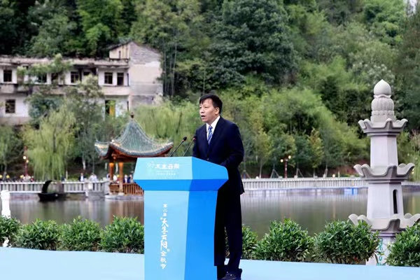 云陽縣委常委、宣傳部部長曾郴介紹第二屆“天生云陽”金秋節相關情況。云陽縣委宣傳部供圖 