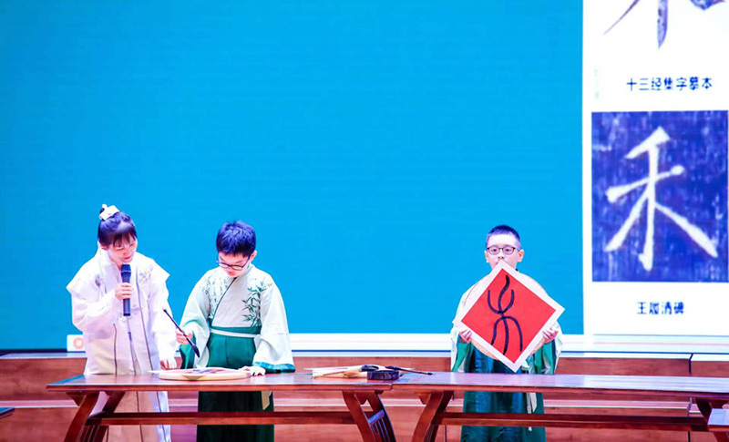 了解“禾”字起源。童心小學供圖