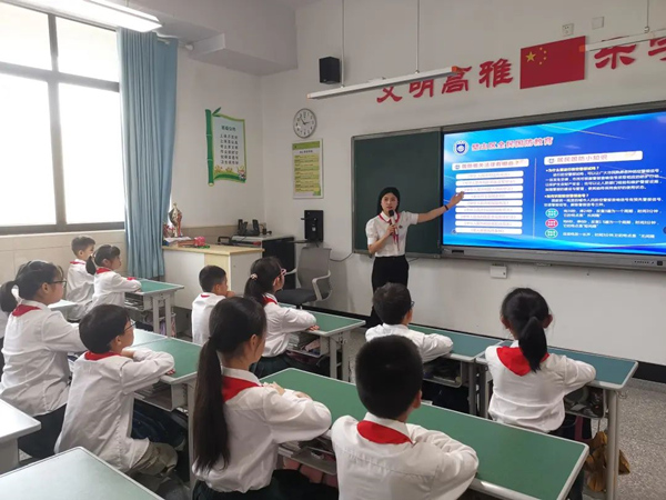 國防教育進校園。璧山區委宣傳部供圖