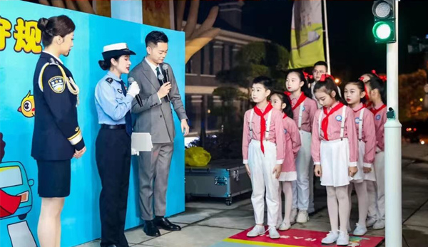 學生們實景學習交通安全知識。公安部交通管理局供圖