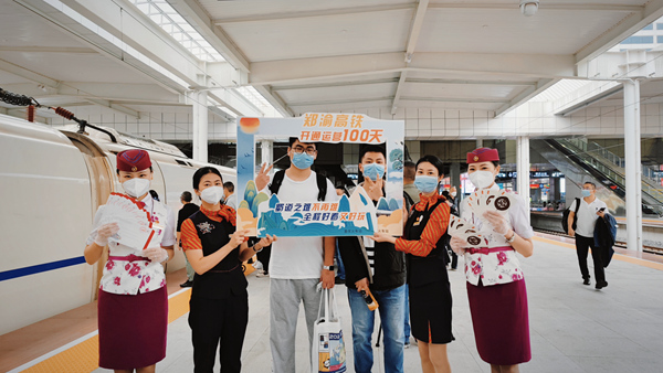 旅客合影紀念。