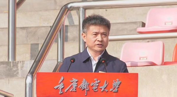 重慶郵電大學黨委書記李林寄語新生。葉澤陽攝