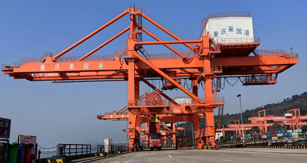 果園港集裝箱碼頭現場。謝力攝