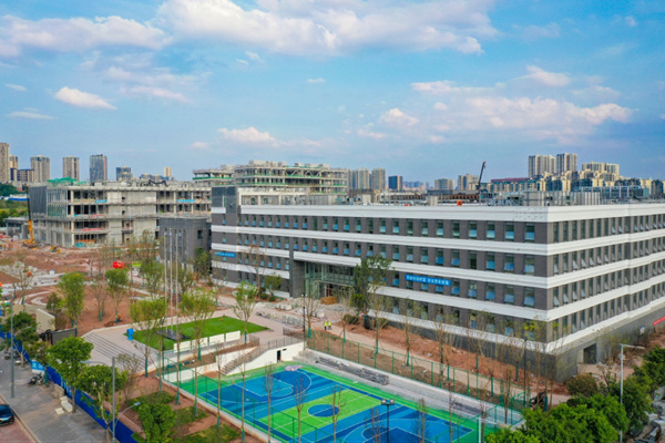 京東方重慶智慧創新中心。藍天攝