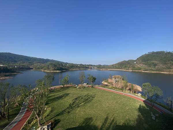 慧谷湖科創小鎮風景如畫。黃河攝