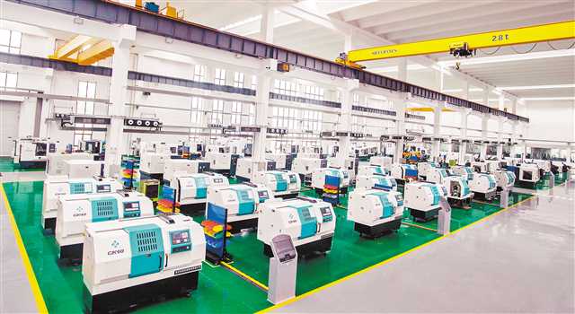 宏鋼數控智能化車間生產現場。（受訪者供圖）