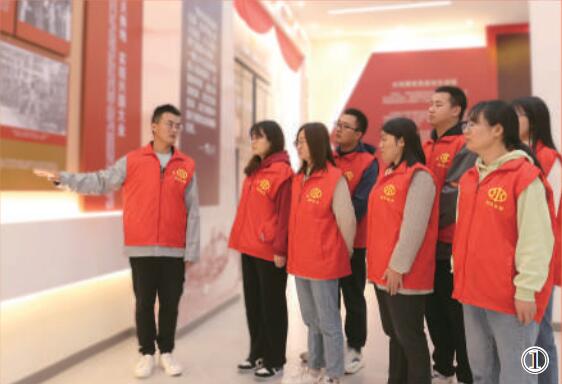 江蘇省宿遷市泗洪縣水利局工作人員學習黨史。劉成龍攝（人民視覺）