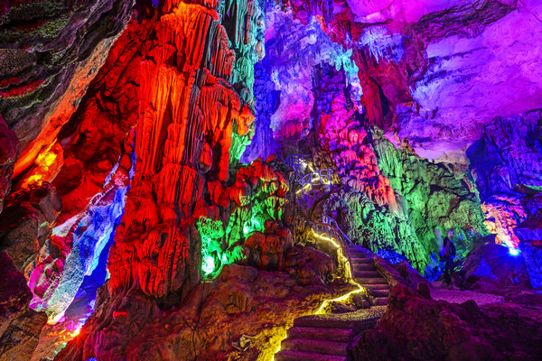 羊鹿山風景區琵琶洞內景。雙河口鎮供圖