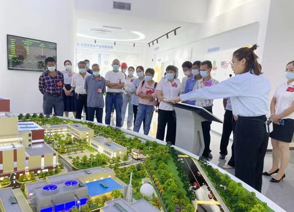 扶歡鎮人大代表參觀了解三峰環保發電公司發展情況。綦江區人大供圖