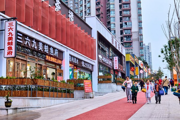 石楊路沿線改造后的白天實景。九龍城市更新公司供圖