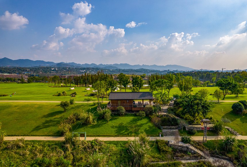 秋色迷人的重慶廣陽島。崔景印攝
