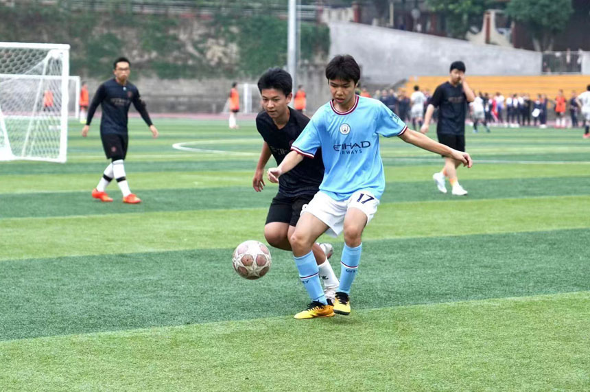 足球比賽。重慶一中供圖