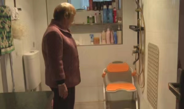 環湖雅居社區居民家中。唐春琳攝