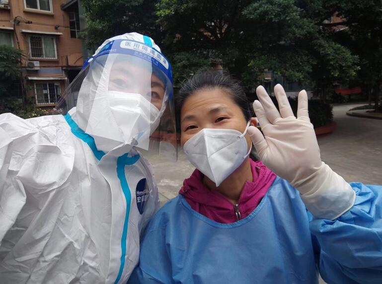 趙瀟與婆婆朱麗萍。受訪者供圖