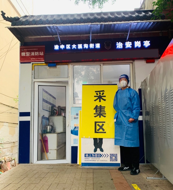 志愿者廖克力在防疫一線。受訪者供圖