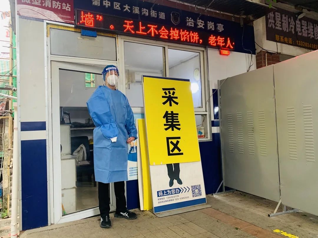 志愿者廖克力在防疫一線。受訪者供圖