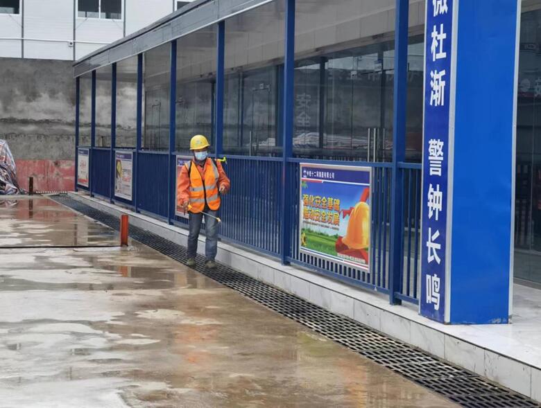 施工現場消殺。重慶軌道集團供圖