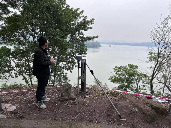 釣魚城始關門遺址保護展示工程現場，工作人員在進行三維測繪。合川區釣魚城事務中心供圖