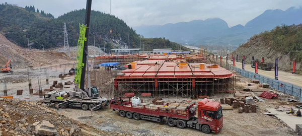 正在建設中的彭水汽摩家居商貿城。黃杰攝（資料圖）