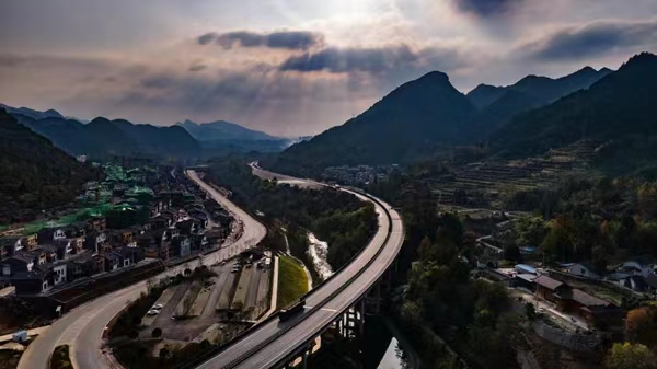 洪安邊城三省風情街項目一景。胡程攝