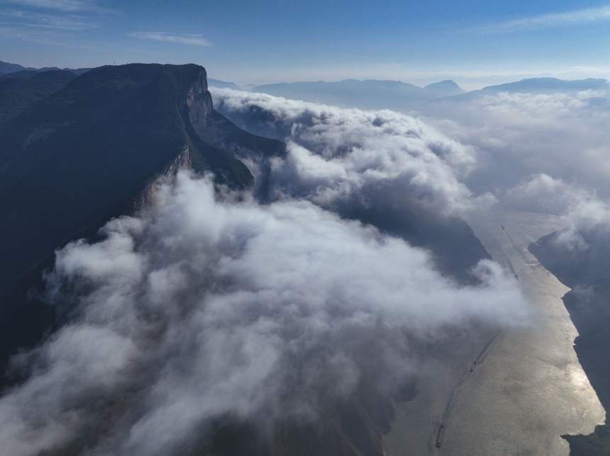 長江瞿塘峽一帶景色宜人，秀美如畫。王正坤攝