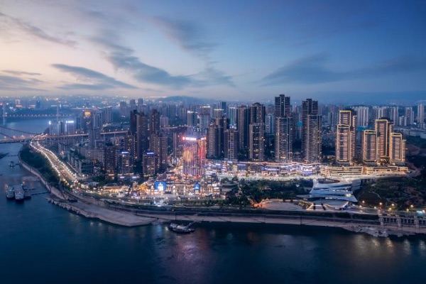 長嘉匯購物公園及彈子石老街。長嘉匯供圖