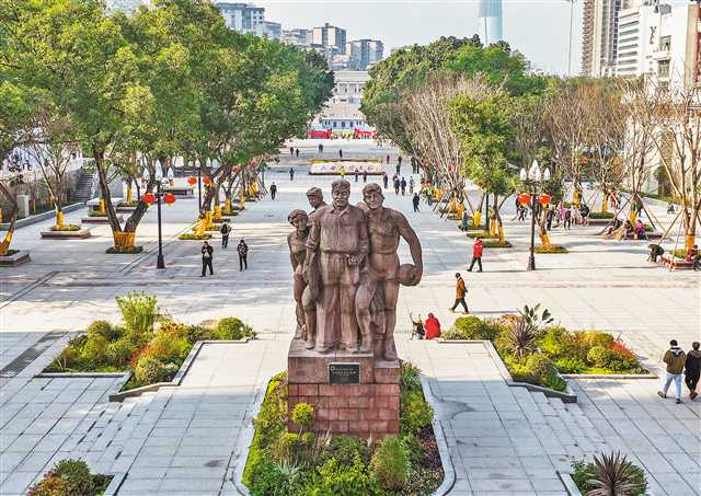 12月30日，渝中區賀龍廣場。