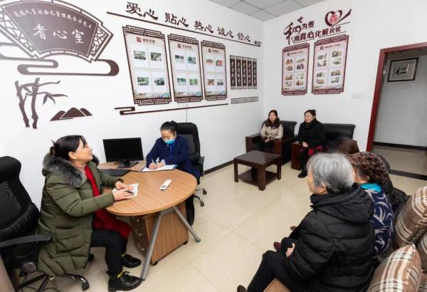 正在調解矛盾?；ㄏ值拦﹫D