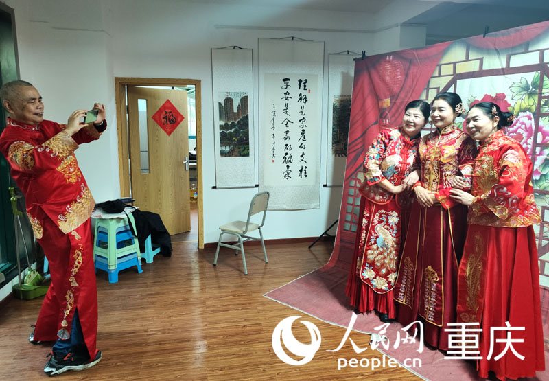 家人愉快合影。人民網 陳琦攝