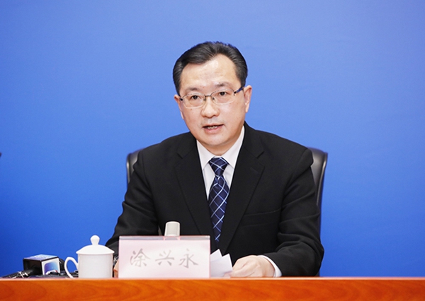 重慶市經濟信息委黨組成員、副主任涂興永發言。華龍網供圖