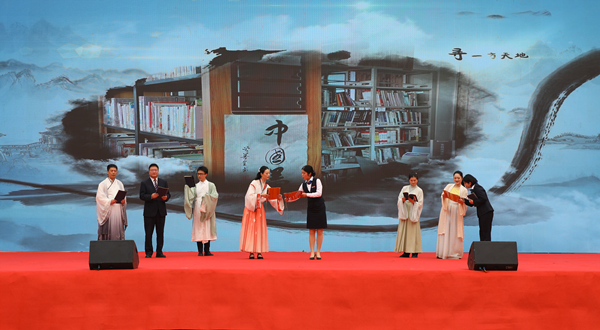 述說白沙歷史故事。陳翔宇攝