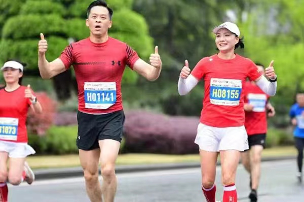 往屆選手燃情開跑（資料圖）。銅梁區委宣傳部供圖